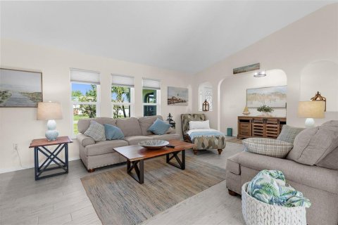 House in Punta Gorda, Florida 3 bedrooms, 179.58 sq.m. № 1876117 - photo 14