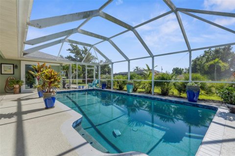 House in Punta Gorda, Florida 3 bedrooms, 179.58 sq.m. № 1876117 - photo 2