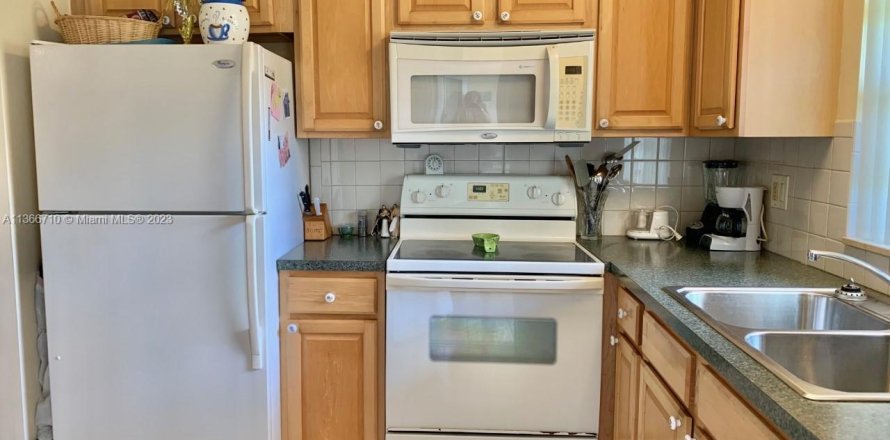 Condominio en Hollywood, Florida, 2 dormitorios  № 1958957