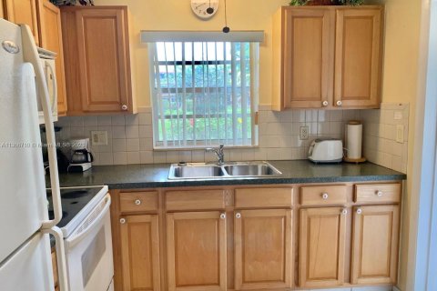 Condominio en venta en Hollywood, Florida, 2 dormitorios, 81.75 m2 № 1958957 - foto 2