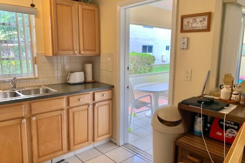 Condominio en venta en Hollywood, Florida, 2 dormitorios, 81.75 m2 № 1958957 - foto 3