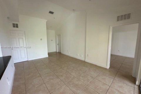 Condo in Cutler Bay, Florida, 3 bedrooms  № 1887896 - photo 9