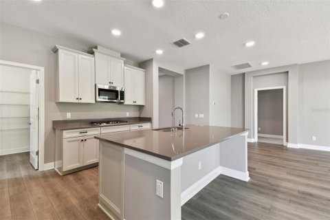 Casa en venta en Zephyrhills, Florida, 4 dormitorios, 263.38 m2 № 1386654 - foto 12