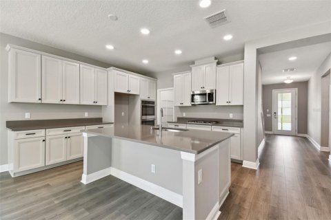 Casa en venta en Zephyrhills, Florida, 4 dormitorios, 263.38 m2 № 1386654 - foto 14