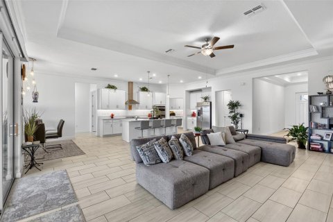House in Wimauma, Florida 4 bedrooms, 260.59 sq.m. № 2204222 - photo 6