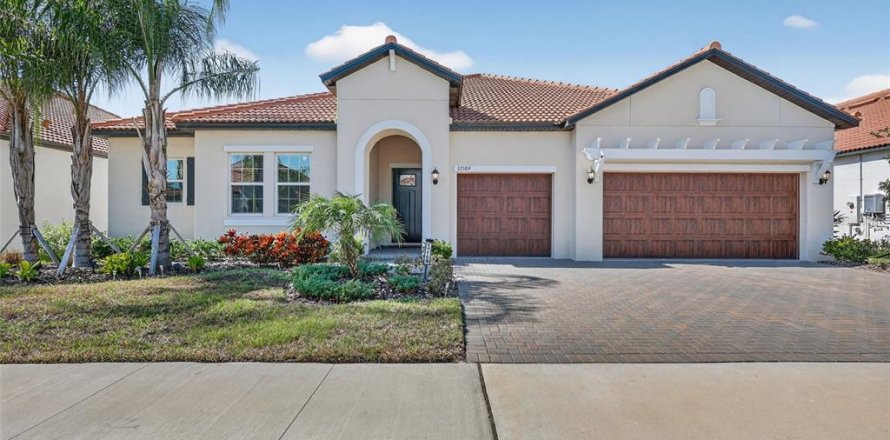 House in Wimauma, Florida 4 bedrooms, 260.59 sq.m. № 2204222