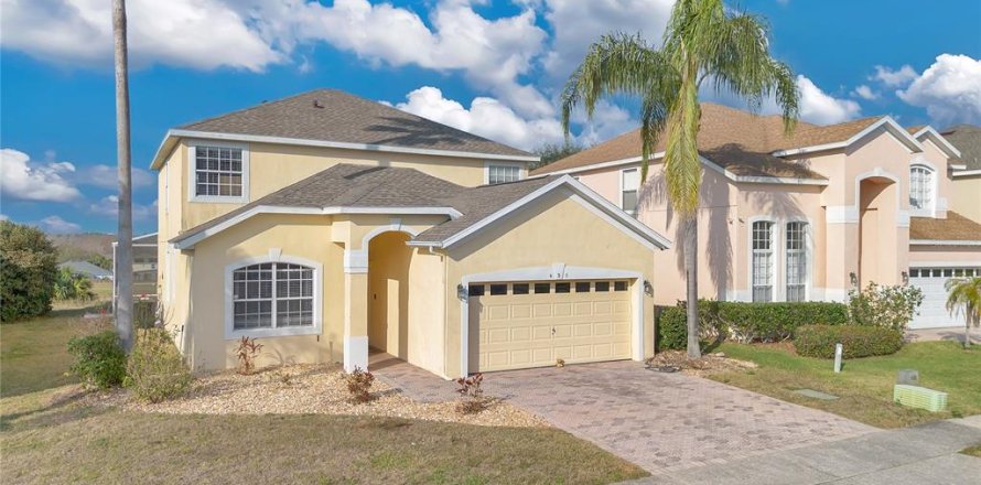 House in Davenport, Florida 5 bedrooms, 221.2 sq.m. № 1724447