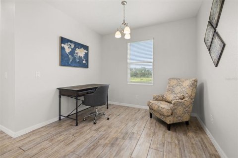 House in Davenport, Florida 4 bedrooms, 206.61 sq.m. № 2100703 - photo 20