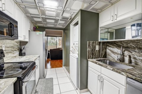 Condo in Plantation, Florida, 2 bedrooms  № 1954175 - photo 13