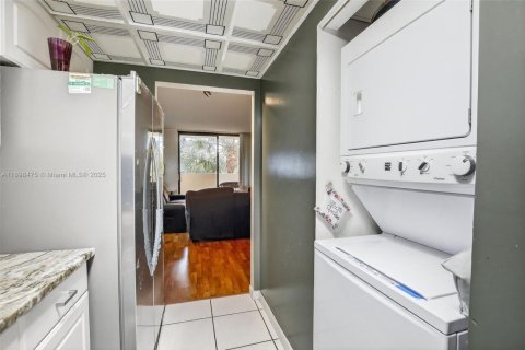 Condo in Plantation, Florida, 2 bedrooms  № 1954175 - photo 9