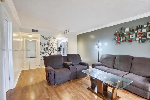 Condo in Plantation, Florida, 2 bedrooms  № 1954175 - photo 16