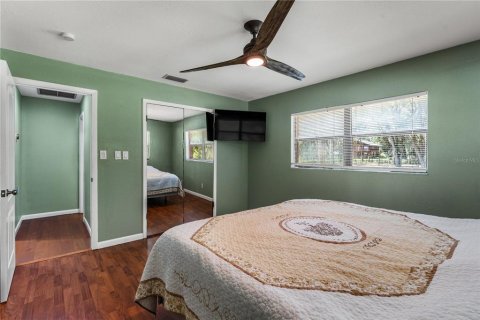 House in Dover, Florida 3 bedrooms, 183.3 sq.m. № 1252624 - photo 13