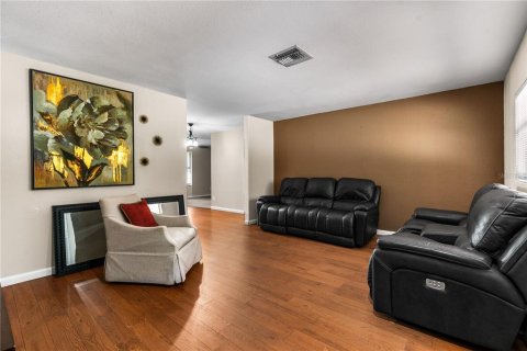 House in Dover, Florida 3 bedrooms, 183.3 sq.m. № 1252624 - photo 22