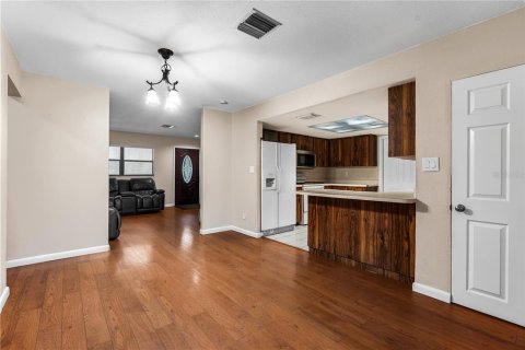 House in Dover, Florida 3 bedrooms, 183.3 sq.m. № 1252624 - photo 24