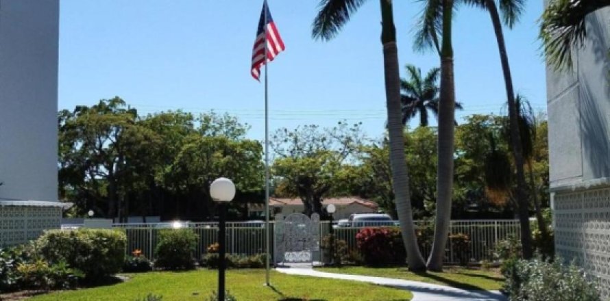Condo in Lake Worth, Florida, 2 bedrooms № 1096724