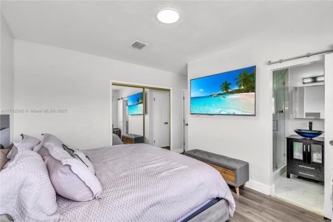 House in Miami, Florida 3 bedrooms, 155.15 sq.m. № 1660055 - photo 14