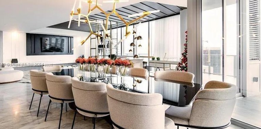 Кондоминиум с 5 спальнями в Майами, Флорида № 1964242