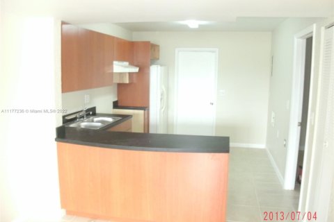 Adosado en venta en Lauderdale Lakes, Florida, 4 dormitorios, 120.03 m2 № 1872374 - foto 2