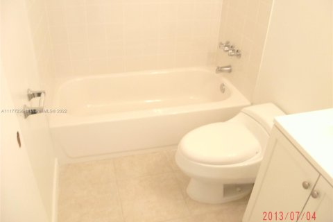 Adosado en venta en Lauderdale Lakes, Florida, 4 dormitorios, 120.03 m2 № 1872374 - foto 3
