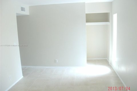 Adosado en venta en Lauderdale Lakes, Florida, 4 dormitorios, 120.03 m2 № 1872374 - foto 1