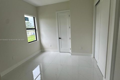 House in Lehigh Acres, Florida 3 bedrooms № 1846155 - photo 16