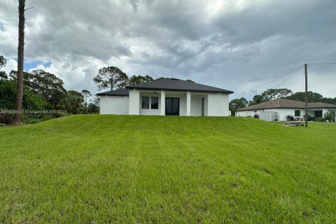 House in Lehigh Acres, Florida 3 bedrooms № 1846155 - photo 22