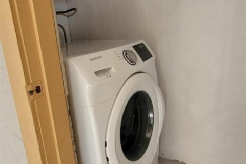 Снять в аренду кондоминиум в Майами, Флорида 2 спальни, 94.67м2, № 1223653 - фото 1