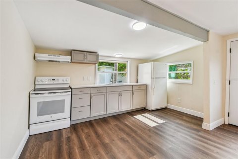 Commercial property in Clearwater, Florida 78.78 sq.m. № 1852805 - photo 10