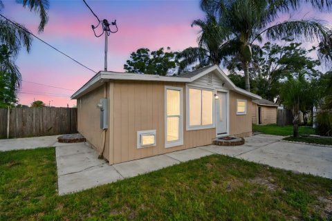Commercial property in Clearwater, Florida 78.78 sq.m. № 1852805 - photo 1