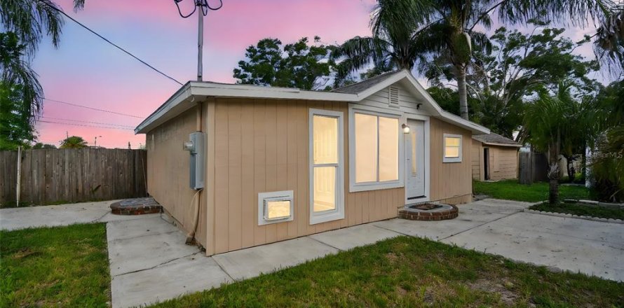 Commercial property in Clearwater, Florida 78.78 sq.m. № 1852805