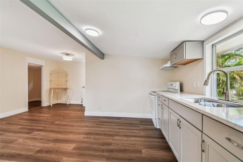 Propiedad comercial en venta en Clearwater, Florida, 78.78 m2 № 1852805 - foto 12