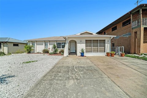 Купить виллу или дом в Гудзон, Флорида 5 комнат, 114.46м2, № 1858054 - фото 1