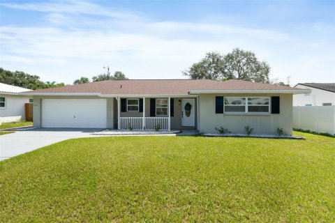 Casa en venta en Clearwater, Florida, 3 dormitorios, 136.47 m2 № 1919896 - foto 1