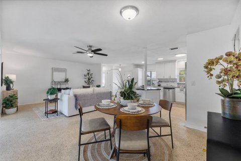 Casa en venta en Clearwater, Florida, 3 dormitorios, 136.47 m2 № 1919896 - foto 10