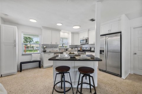 Casa en venta en Clearwater, Florida, 3 dormitorios, 136.47 m2 № 1919896 - foto 6