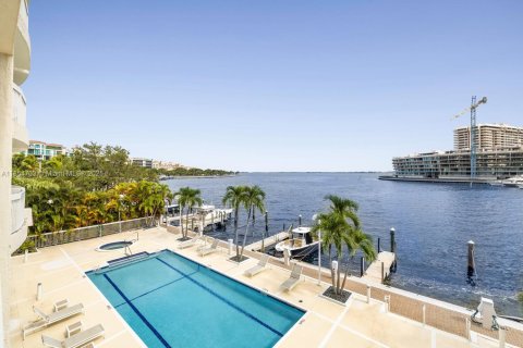Condo in Miami, Florida, 2 bedrooms  № 1874809 - photo 1