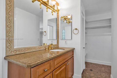 Condo in Miami, Florida, 2 bedrooms  № 1874809 - photo 20