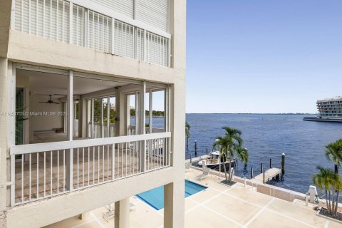 Condo in Miami, Florida, 2 bedrooms  № 1874809 - photo 25
