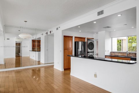 Condo in Miami, Florida, 2 bedrooms  № 1874809 - photo 13