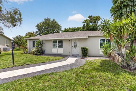 House in Boca Raton, Florida 3 bedrooms, 113.53 sq.m. № 2086929