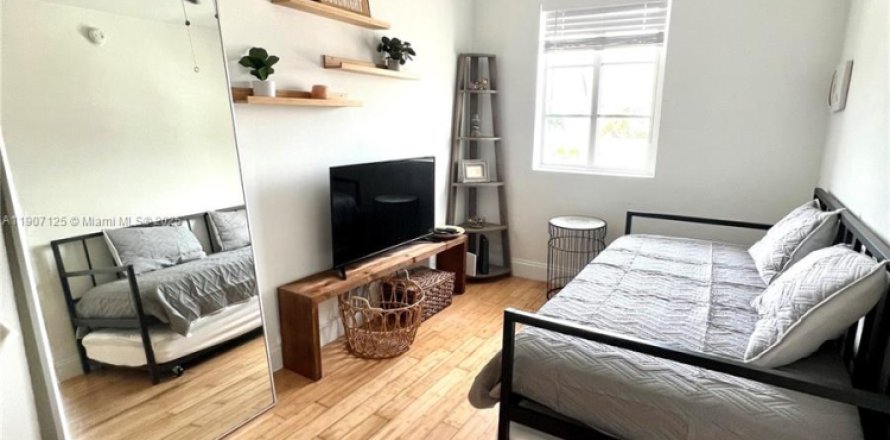 Кондоминиум с 1 спальней в Майами-Бич, Флорида № 2013359