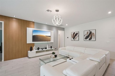 Villa ou maison à vendre à Apopka, Floride: 3 chambres, 214.79 m2 № 2356311 - photo 11