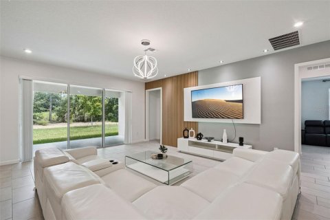 Villa ou maison à vendre à Apopka, Floride: 3 chambres, 214.79 m2 № 2356311 - photo 10