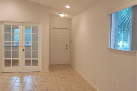 Condo in Pembroke Pines, Florida, 3 bedrooms  № 1827499 - photo 2