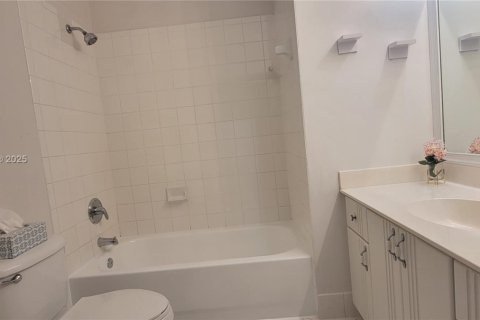 Condo in Pembroke Pines, Florida, 3 bedrooms  № 1827499 - photo 10