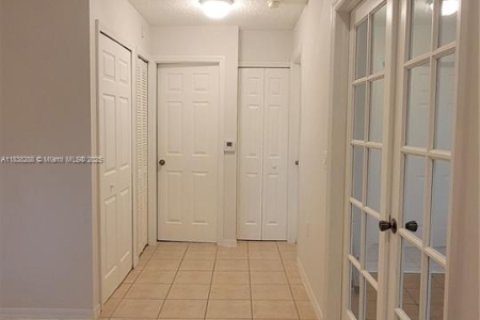 Condo in Pembroke Pines, Florida, 3 bedrooms  № 1827499 - photo 6