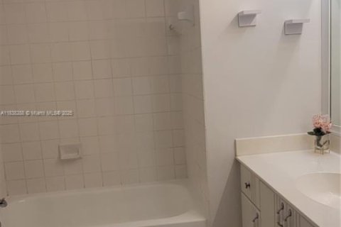 Condo in Pembroke Pines, Florida, 3 bedrooms  № 1827499 - photo 11