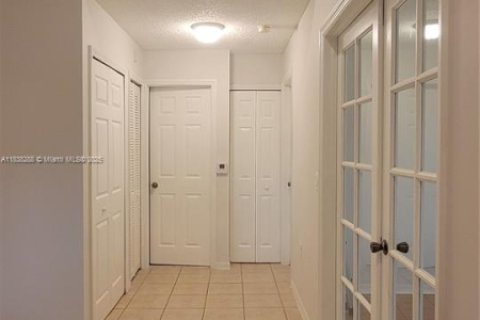 Condo in Pembroke Pines, Florida, 3 bedrooms  № 1827499 - photo 5