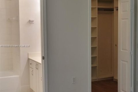 Condo in Pembroke Pines, Florida, 3 bedrooms  № 1827499 - photo 27