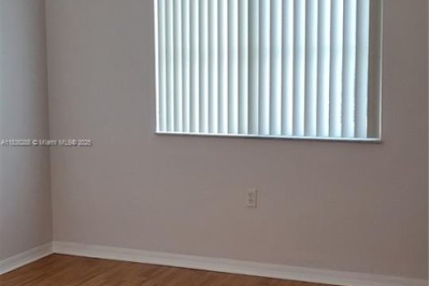 Condo in Pembroke Pines, Florida, 3 bedrooms  № 1827499 - photo 15